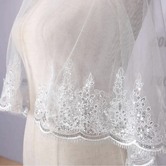 💕New white Wedding Beaded Edge Sequin Veil. - Picture 6 of 8